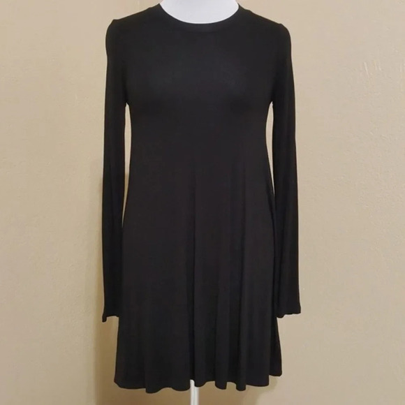 BCBGENERATION | Black Long Sleeve Swing Dress XS - Picture 3 of 4